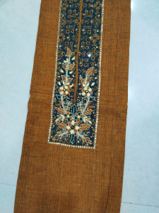 Cotton suit with work in front