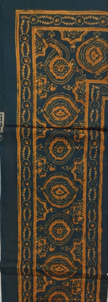 Cotton suit with work in front