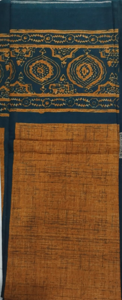 Cotton suit with work in front